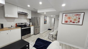 Garden Ave Home 1mins to HWY 403